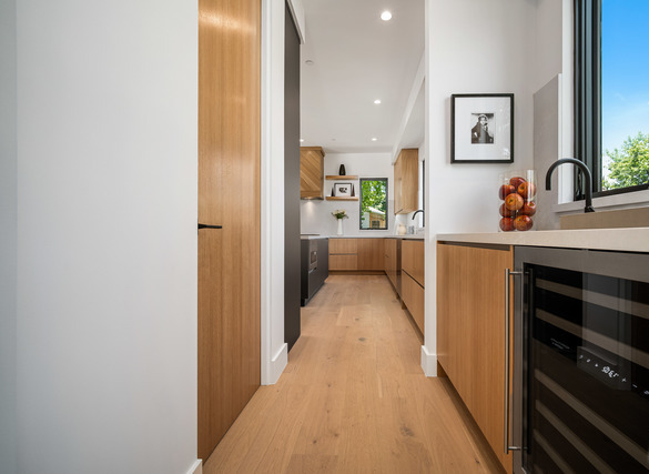 Vertical - Interior Flush Rift White Oak Solid Core Stain Grade Modern Door (Vertical Wood Grain)