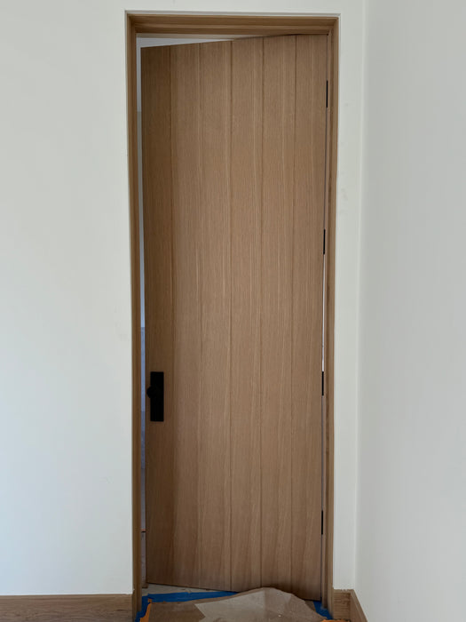 Largo - Modern White Oak Wood Interior Solid Door with Vertical Planks
