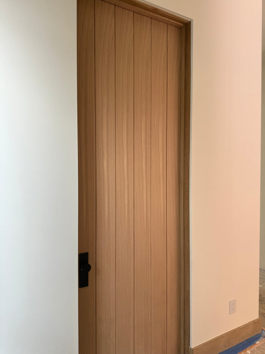 Largo - Modern White Oak Wood Interior Solid Door with Vertical Planks
