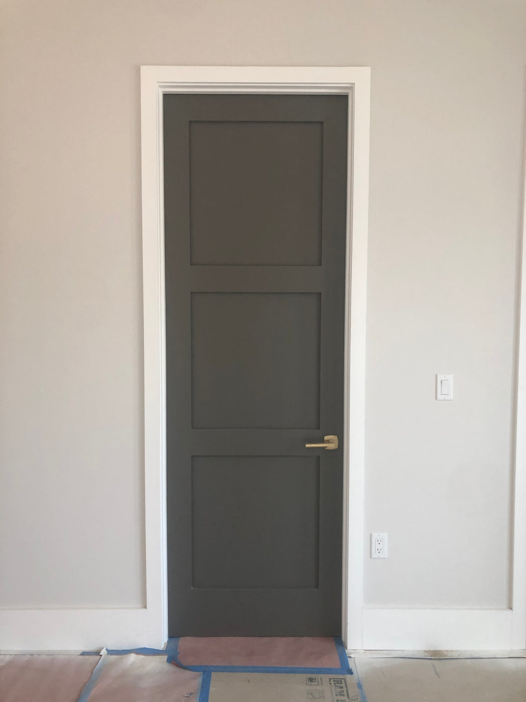 Interior Flat 3-Panel Shaker Primed Door — Lux Doors